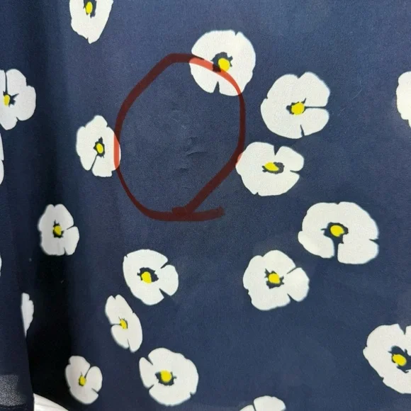 Cabi women’s Go To Button up style, navy & white floral blouse size XS. - Picture 6 of 7